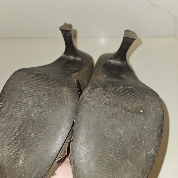 SPRING heels - Picture 3 of 3